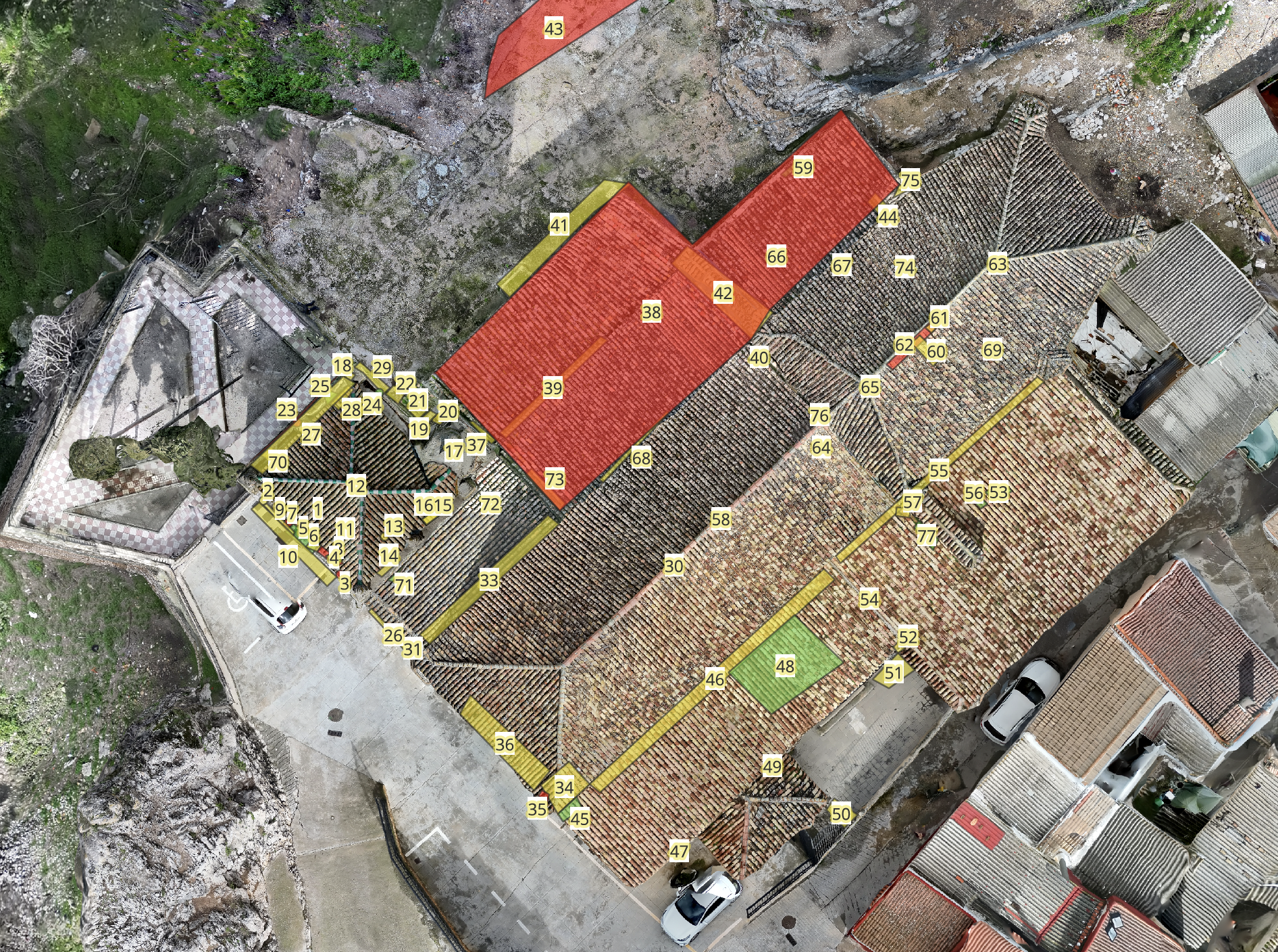 Ortofoto con incidencias numeradas y geolocalizadas en cubierta