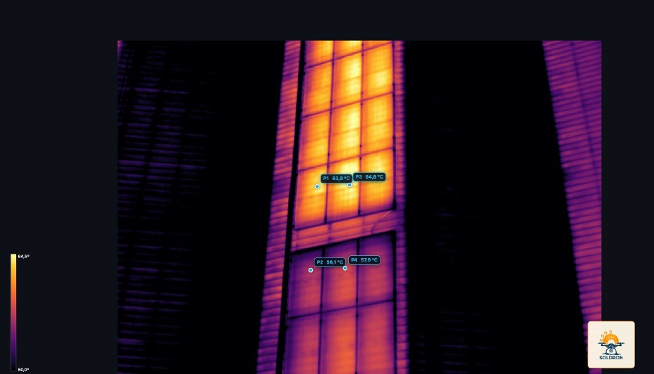 Termografía de módulos solares con un patrón térmico distinto al entorno